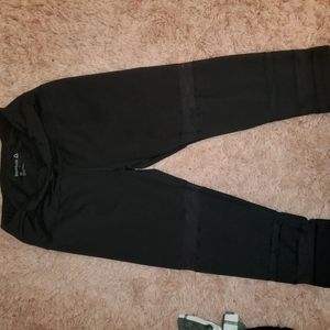 Reebok size Medium workout leggings